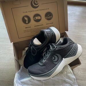 Topo Athletic Ultrafly 5 Size 7 Running Shoes, Black